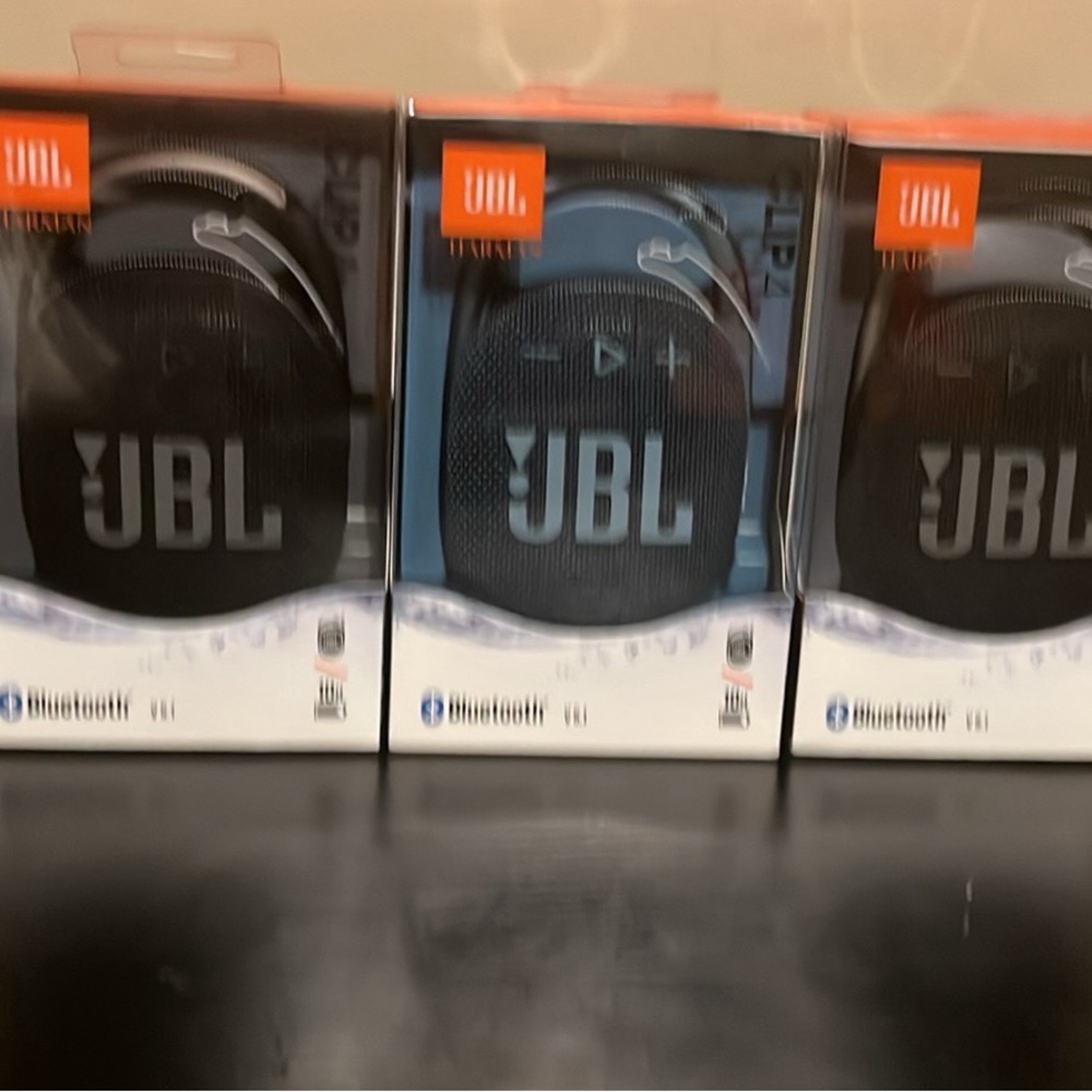 Brand new CLIP 4 JBL speakers 70$ for each (only 3 speakers left)